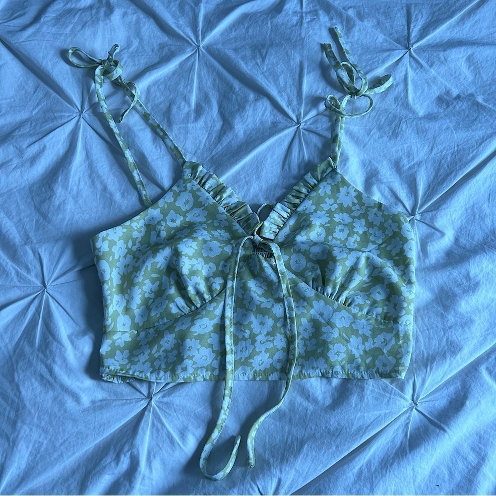 3/$20 SHEIN Ditsy  Floral Tie Up Top